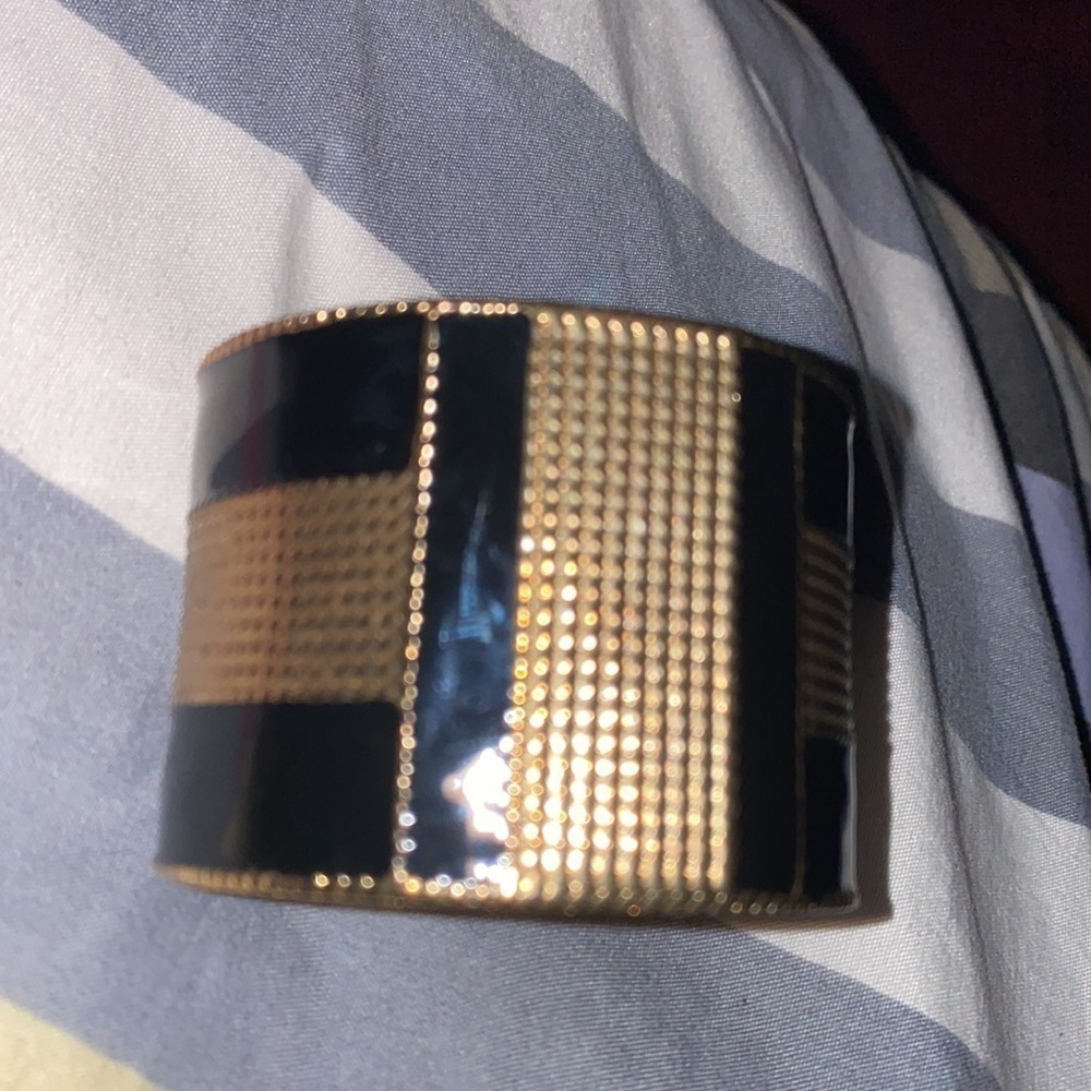 Luxury  fashion cuff bracelet - Picture 2 of 4